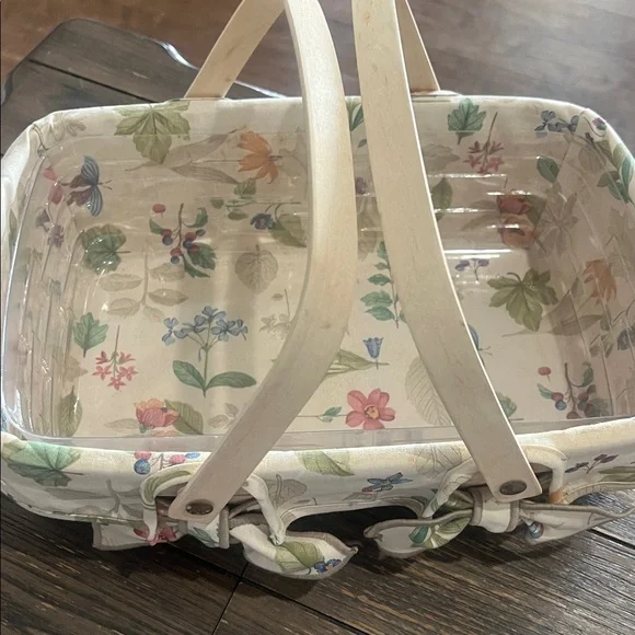 Longaberger basket with liner, plastic, and handles - Picture 8 of 8